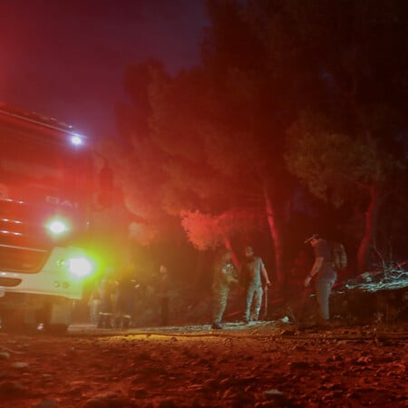 Πυρκαγιά στη Νέα Μάκρη: Χωρίς ενεργό μέτωπο - «Ζημιές σε σπίτια»