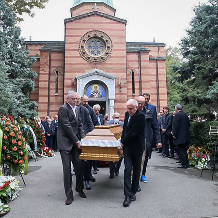 Το τελευταίο «αντίο» στον Ντούσαν Ίβκοβιτς- Ομπράντοβιτς, Ράτζα, Ντίβατς, Πάσπαλι μετέφεραν το φέρετρο