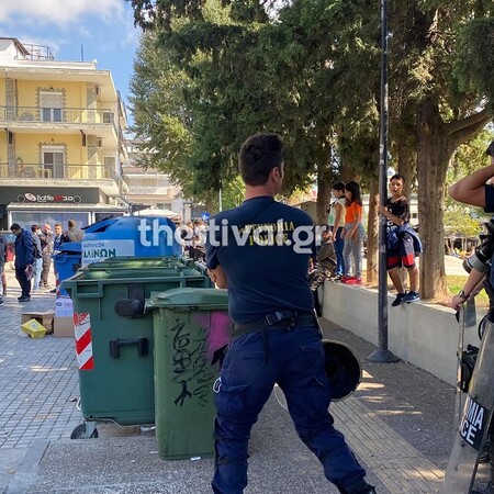 Θεσσαλονίκη: Ακροδεξιοί επιτέθηκαν με αλυσίδες σε μέλη της νεολαίας της ΚΝΕ- Τέσσερις τραυματίες