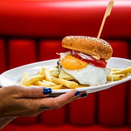 Special Cheeseburger με αυγό
