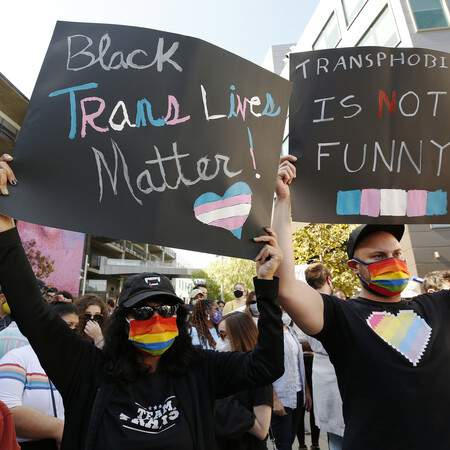 Πώς το Netflix έγινε «Hateflix» για τους τρανς ακτιβιστές 