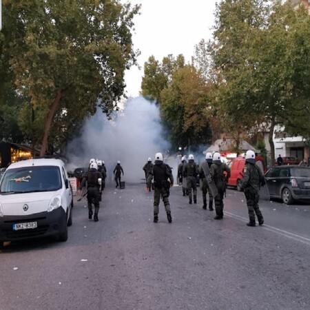 Επεισόδια στην Τούμπα: Χημικά και μολότοφ μεταξύ οπαδών του ΠΑΟΚ και αστυνομικών