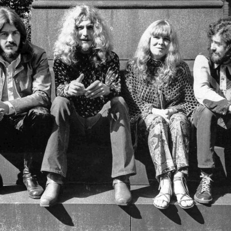 «Η κόλαση των γκρούπι»: Οι Led Zeppelin βίασαν με ψάρια μια έφηβη, αποκαλύπτει νέο βιβλίο