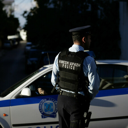 Επίθεση με πέτρες σε περιπολικό κοντά στην ΑΣΟΕΕ