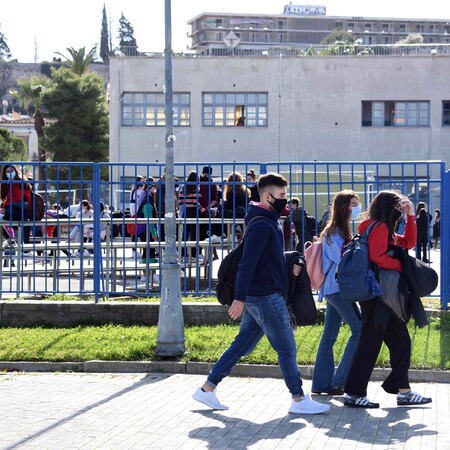 Σχολεία: Κουδούνι τη Δευτέρα με τρεις αλλαγές στο πρωτόκολλο- Τι ισχύει για μαθητές και εκπαιδευτικούς