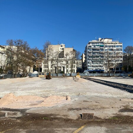 ΚΥΡΙΑΚΗ Τι συμβαίνει με την πλατεία Ελευθερίας; Υπαίθριο πάρκινγκ ή πάρκο μνήμης; 