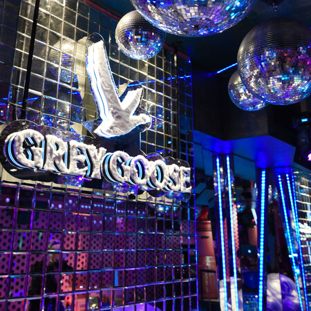 DISCO NOIR: ηλεκτρισμένες βραδιές στη ντίσκο Cinderella με την Grey Goose Premium Vodka