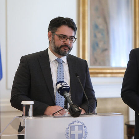 Το ΥΠΕΞ προτείνει να παρασημοφορηθούν ο Έλληνας πρέσβης της Ουκρανίας και οι πρόξενοι Οδησσού και Μαριούπολης
