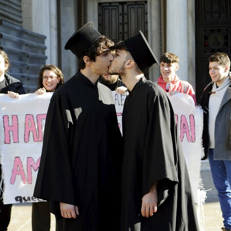 Ιερείς έστειλαν ομοφοβική επιστολή στον Μητσοτάκη για την καμπάνια Καπουτζίδη υπέρ των ΛΟΑΤΚΙ γάμων
