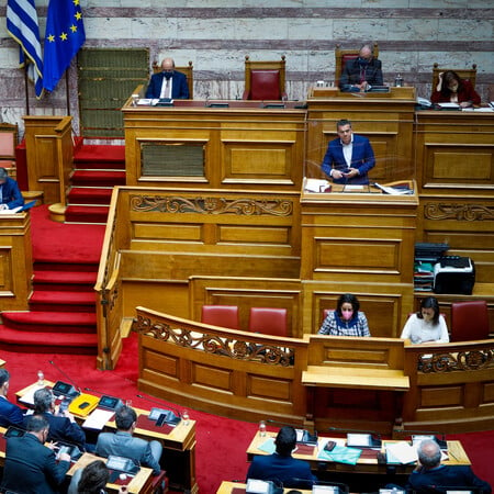 Live η συζήτηση στη Βουλή για την αμυντική συμφωνία με τις ΗΠΑ