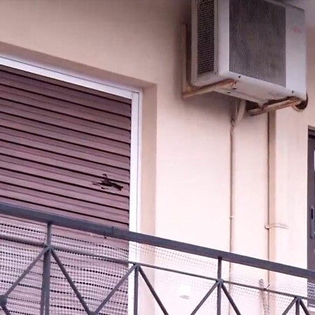 Ζεφύρι: «Αδέσποτη» σφαίρα καρφώθηκε σε υπνοδωμάτιο οικογένειας