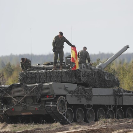 Η Ισπανία έτοιμη να στείλει άρματα μάχης και πυραύλους στην Ουκρανία, σύμφωνα με την El Pais
