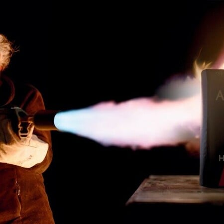 Πυρίμαχο αντίτυπο του «The Handmaid's Tale» δημοπρατήθηκε για 130.000 δολάρια