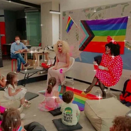 Thessaloniki Pride: Drag Queens διάβασαν παραμύθια σε παιδιά - Δράση γνώσης και συμπερίληψης 