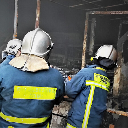 Φωτιά σε ρυμουλκό πλοίο στα ναυπηγεία Περάματος