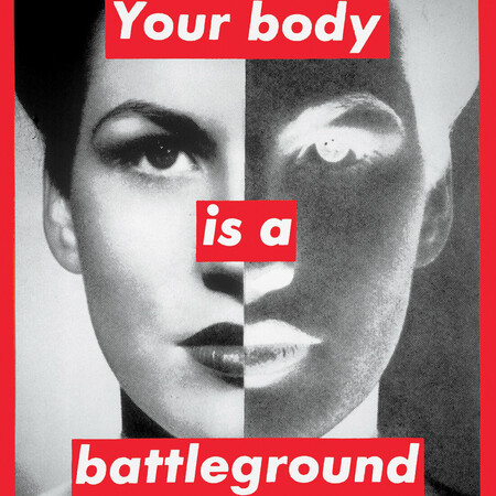 ΚΥΡΙΑΚΗ Barbara Kruger: Μια φεμινίστρια καλλιτέχνιδα του 20ού αιώνα πιο επίκαιρη από ποτέ