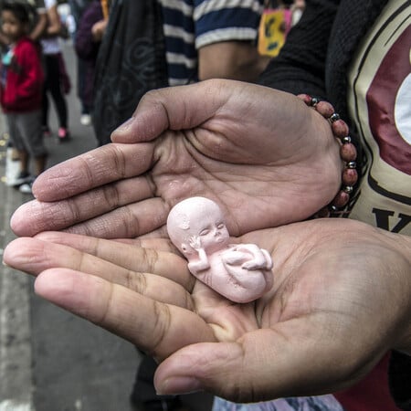 Αδιανόητη απόφαση γυναίκας δικαστή στη Βραζιλία - Απαγόρευσε την έκτρωση σε 10χρονη, θύμα βιασμού