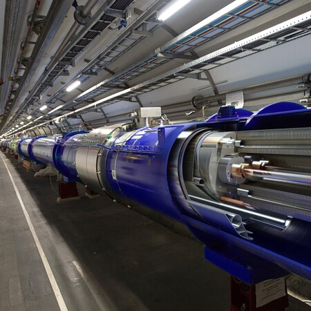 CERN: Επαναλειτουργεί μετά από τρία χρόνια ο αναβαθμισμένος μεγάλος επιταχυντής 