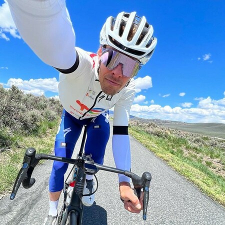 Tour de France: Ποδηλάτης συγκρούστηκε με θεατές- Έπαθε κάταγμα στον αυχένα και αποσύρθηκε