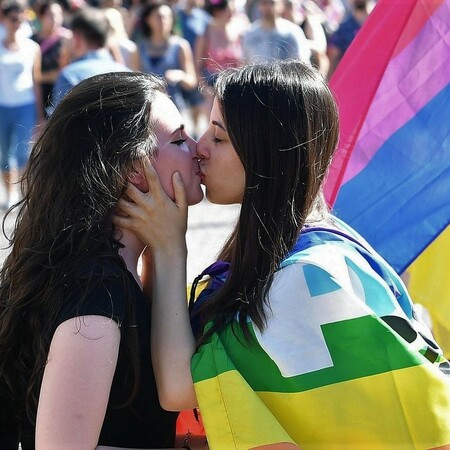 Οι Ρεπουμπλικάνοι βοηθούν να περάσει νομοσχέδιο για τους γάμους ομοφυλοφίλων