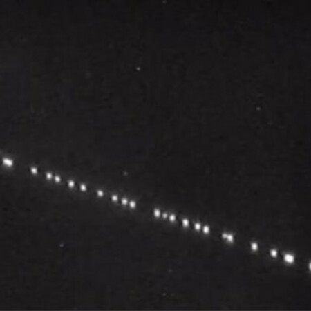 Μυστήριο με την κινούμενη σειρά φώτων στο νυχτερινό ουρανό του Ισραήλ - Πιθανότατα δορυφόροι του Έλον Μασκ