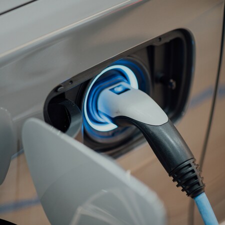 Επιδότηση αγοράς ηλεκτρικών οχημάτων: Από αύριο οι αιτήσεις - Τι ισχύει για αυτοκίνητα, σκούτερ, ποδήλατα