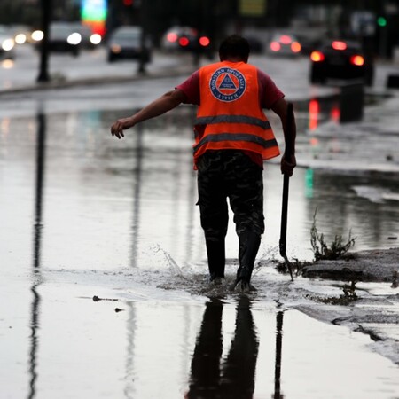 Κακοκαιρία -Αττική: Έκλεισαν Ποσειδώνος και Βουλιαγμένης- Κλειστή και η Πειραιώς