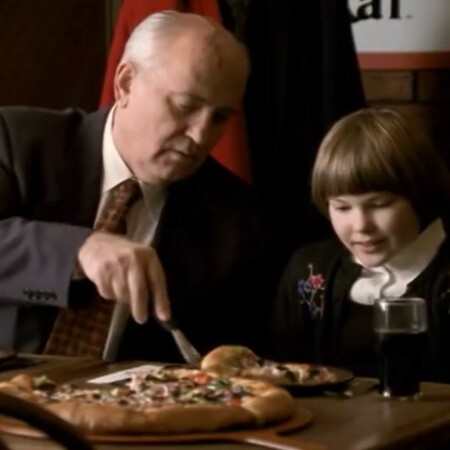 Ο Γκορμπατσόφ στη διαφήμιση της Pizza Hut