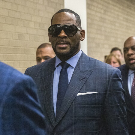 R. Kelly: Ένοχος για σεξουαλική κακοποίηση της 14χρονης βαφτιστήρας του- Παρουσιάστηκε βίντεο που ουρεί πάνω της