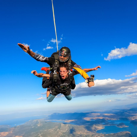 Η Κατερίνα Στεφανίδη στους αιθέρες, αλλιώς- Έκανε skydive