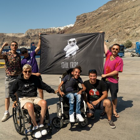 Cool Crips: Σπάζοντας τα ταμπού με χιούμορ και αυτοσαρκασμό