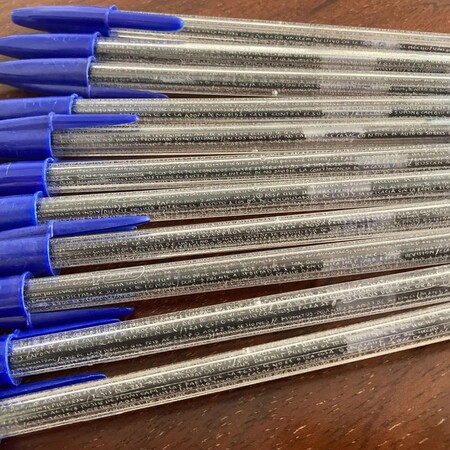 Καθηγήτρια Νομικής αποκάλυψε το πιο απίστευτο σκονάκι σε στυλό Bic- και πώς γίνεται