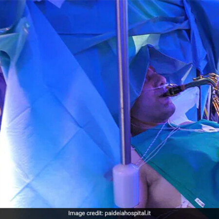 Patient plays saxophone while undergoing brain surgery in Italy
