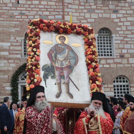 Θεσσαλονίκη: Πλήθος κόσμου στην λιτανεία του Αγίου Δημητρίου