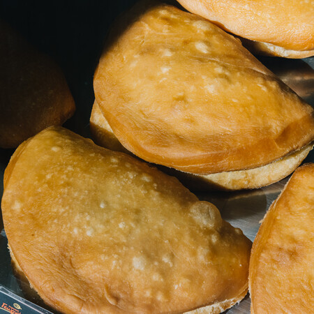 ΚΥΡΙΑΚΗ Τυρόπιτες και πιροσκί στον Πειραιά