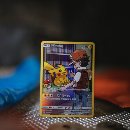 Θησαυροφυλάκιο για συλλεκτικά αντικείμενα: Παπούτσια του Κόμπι Μπράιαντ και μια σπάνια κάρτα Pikachu