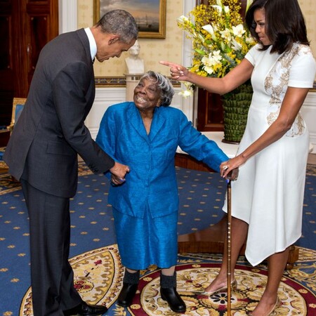 Πέθανε στα 113 της χρόνια η υπεραιωνόβια που είχε χορέψει με τους Ομπάμα στον Λευκό Οίκο