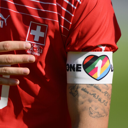 Περιβραχιόνιο One Love