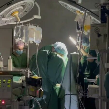 Κίεβο: Με ελληνικές ρίζες ο γιατρός που έκανε επέμβαση καρδιάς σε παιδί μέσα στο σκοτάδι 