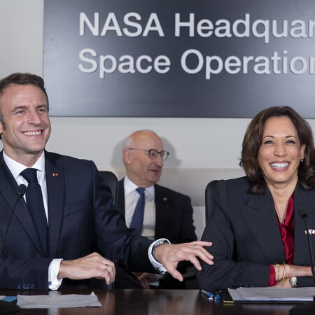 Ο Εμανουέλ Μακρόν με την Κάμαλα Χάρις