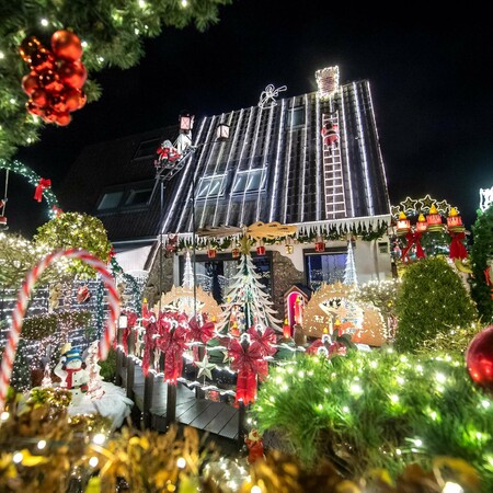 Φώτισαν το «Σπίτι των Χριστουγέννων» με 60.000 λαμπάκια αλλά τους έστειλαν απειλητική επιστολή λόγω ενεργειακής κρίσης