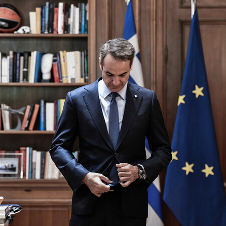 Ο Κυριάκος Μητσοτάκης στο γραφείο του