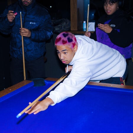 Χριστούγεννα στα μπιλιαρδάδικα της Αθήνας