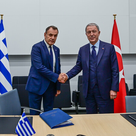 Συλλυπητήρια Ακάρ στον Παναγιωτόπουλο για τον θάνατο της μητέρας του- Έστειλε στεφάνι στην κηδεία