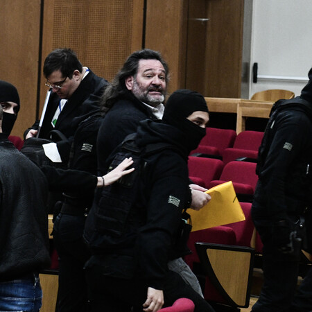 Δίκη Χρυσής Αυγής: Χυδαία επίθεση του Γιάννη Λαγού στη Μάγδα Φύσσα- «Άντε γ@@@σου»