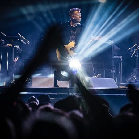 Οι New Order κυκλοφόρησαν νέο t-shirt «Blue Monday» για να ευαισθητοποιήσουν για θέματα ψυχικής υγείας