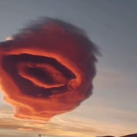 Ένα σύννφο σαν UFO, πάνω από την Προύσα