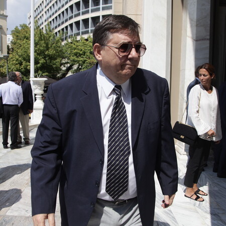 Οικονόμου: Διαψεύδει για Καρατζαφέρη, θα συζητηθεί για Καραμανλή 