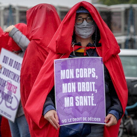 Γαλλία: «Καμπανάκι» από φεμινιστικές οργανώσεις για τα δικαιώματα των γυναικών 