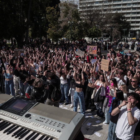Τέμπη: Συναυλία διαμαρτυρίας από τα Μουσικά- Καλλιτεχνικά σχολεία στο Σύνταγμα